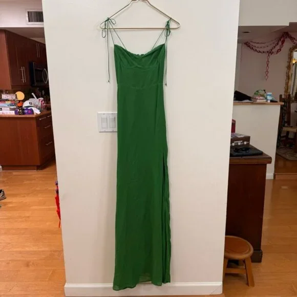 ✨ Reformation Melina Dress in Kelly ✨ - Picture 5 of 8